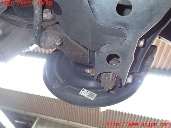 2UPJ-9233274300]レクサス・CT200h(ZWA10)右リアナックルハブ 中古_2