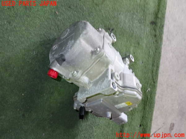 2UPJ-9233276025]レクサス・CT200h(ZWA10)エアコンコンプレッサー 中古_2