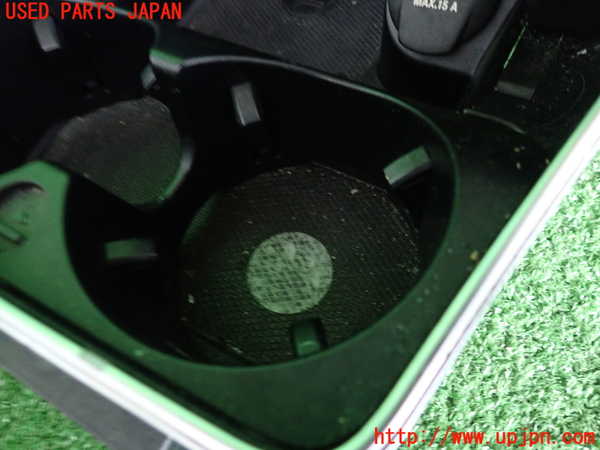 2UPJ-9233287810]ベンツ C200 ステーションワゴン(205242)(205)ドリンクホルダー 中古_3
