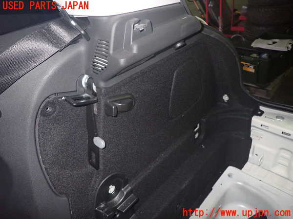 1UPJ-9233297675]BMW ミニ(MINI)クーパー(XS15 F55)右リアピラートリム 中古_4