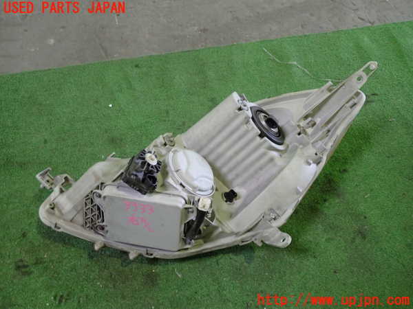1UPJ-9233331130]アイシス(ANM10W)右ヘッドライト HID 中古_3