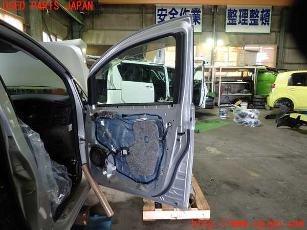 1UPJ-9233331230]アイシス(ANM10W)右前ドア ASAHI M2H3 中古_4