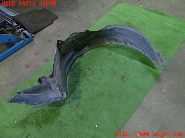 1UPJ-9233331090]アイシス(ANM10W)右前フェンダーライナー 中古_3