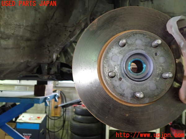 1UPJ-9233334290]アイシス(ANM10W)右フロントナックルハブ 中古_2