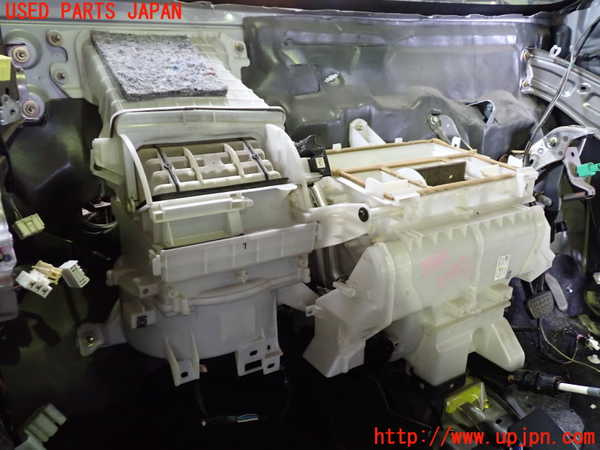 1UPJ-9233336081]アイシス(ANM10W)エバポレーター1 中古_3