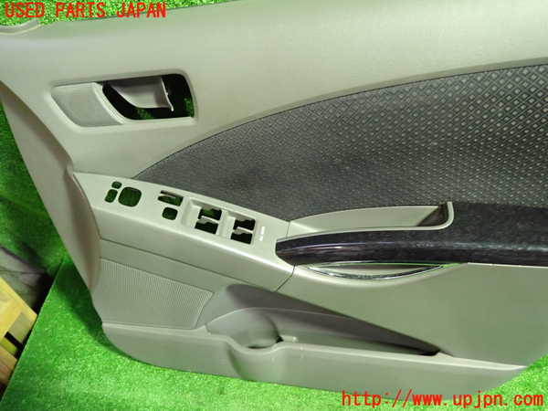 1UPJ-9233331234]アイシス(ANM10W)右前ドア内張り 中古_3