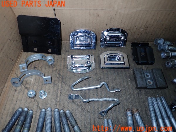 3UPJ=9233340720]アウディ A6 2.8FSIクワトロ(4GCHVS)前期 ネジ・ナット・ステー類 セット ジャンク_2