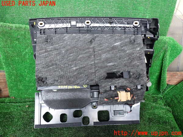 1UPJ-9233347516]アウディ・A6(4GCHVS)グローブボックス1 中古_3