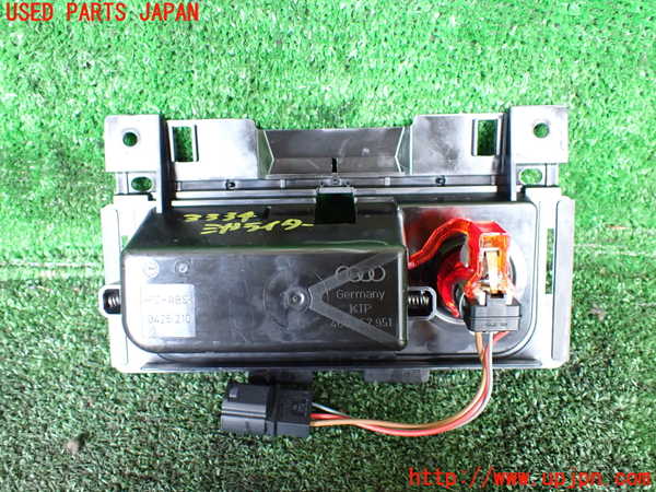 1UPJ-9233347815]アウディ・A6(4GCHVS)シガライター 中古_3