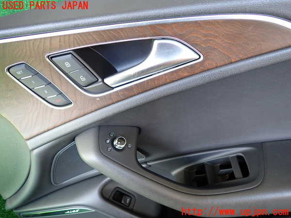 1UPJ-9233341234]アウディ・A6(4GCHVS)右前ドア内張り 中古_2