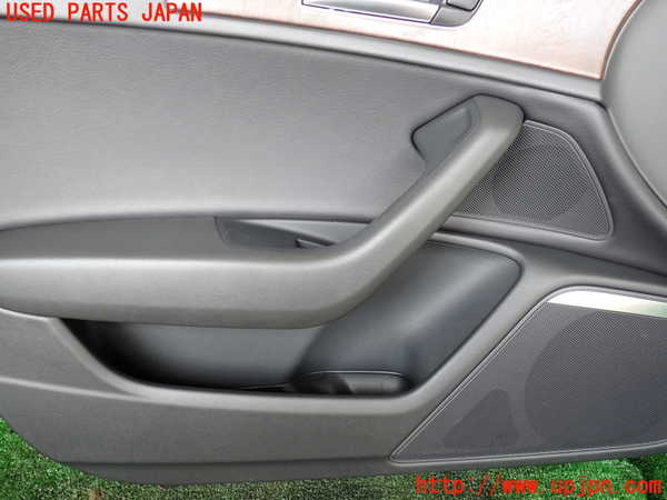 1UPJ-9233341264]アウディ・A6(4GCHVS)左前ドア内張り 中古_3