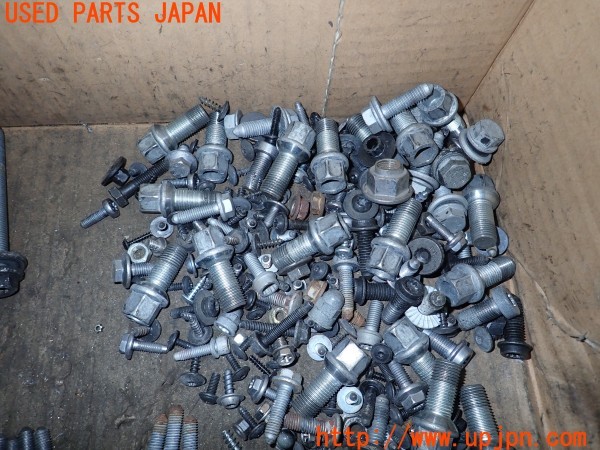 3UPJ=9233350720]VW ザ･ビートル ターボ(16CPL)ネジ・ナット・ステー類 セット ジャンク_4