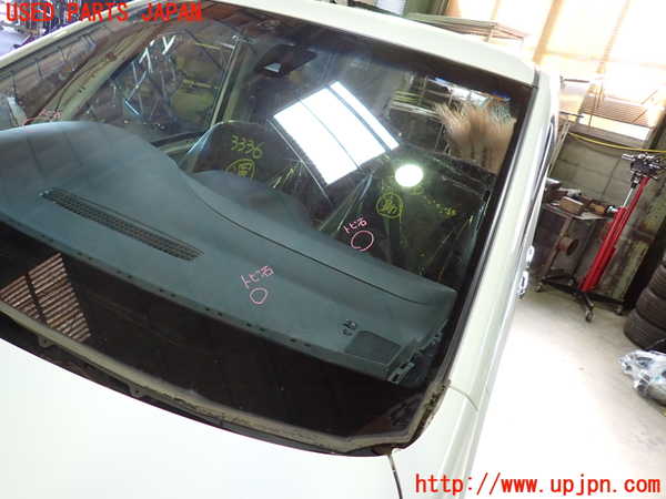 1UPJ-9233361195]セレナ Sハイブリッド(HC26)フロントガラス M314 中古_3