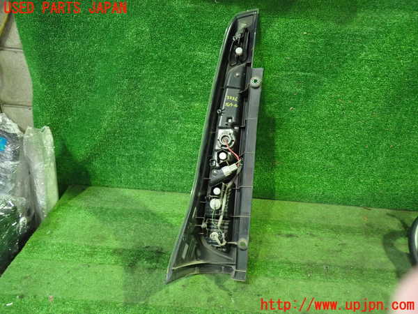 1UPJ-9233361530]セレナ Sハイブリッド(HC26)右テールランプ 中古_2