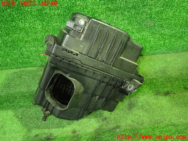 1UPJ-9233362560]セレナ Sハイブリッド(HC26)エアクリーナーボックス 中古_2