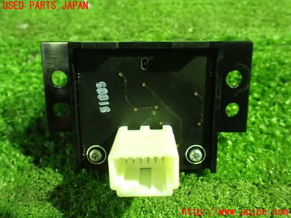 1UPJ-9233366306]セレナ Sハイブリッド(HC26)スイッチ1 (トリップリセット) 中古_2