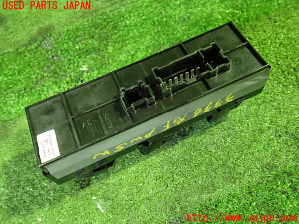 1UPJ-9233366240]セレナ Sハイブリッド(HC26)右前パワーウィンドウスイッチ 中古_3