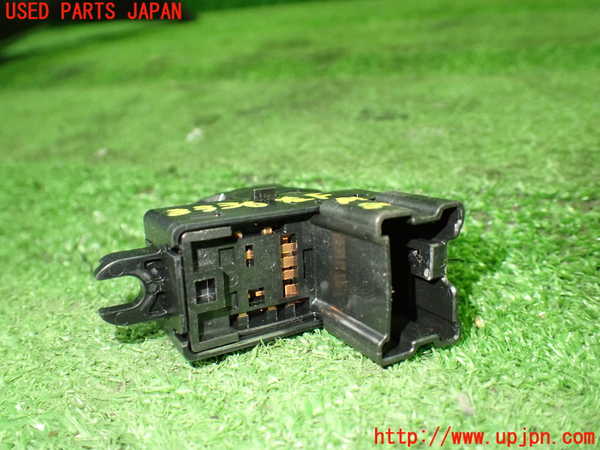1UPJ-9233366245]セレナ Sハイブリッド(HC26)左前パワーウィンドウスイッチ 中古_2