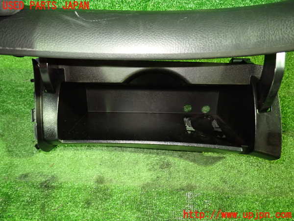 1UPJ-9233367516]セレナ Sハイブリッド(HC26)グローブボックス1 (上側) 中古_2