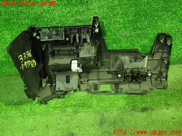 1UPJ-9233367842]セレナ Sハイブリッド(HC26)小物入れ2 中古_3