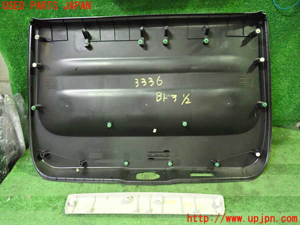 1UPJ-9233361578]セレナ Sハイブリッド(HC26)バックドア内張り 中古_3