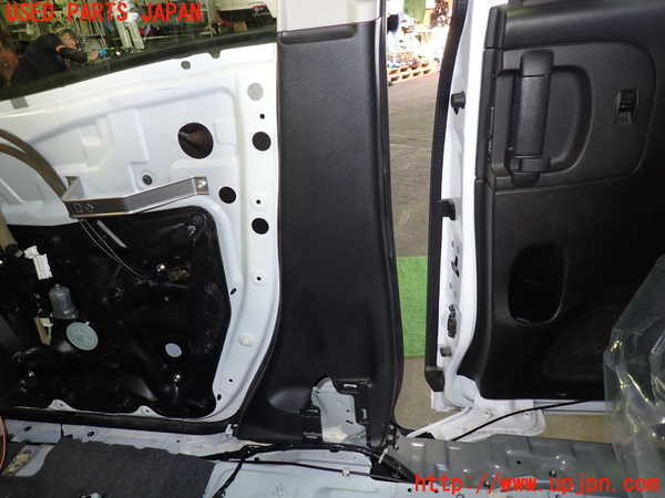 1UPJ-9233367665]セレナ Sハイブリッド(HC26)右センターピラートリム 中古_3