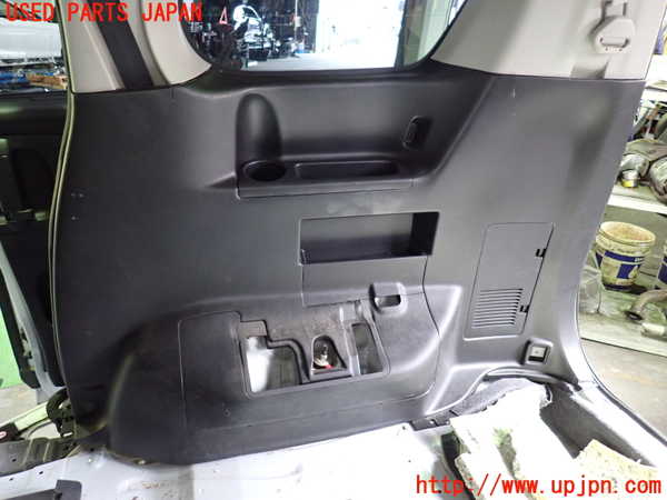 1UPJ-9233367675]セレナ Sハイブリッド(HC26)右リアピラートリム 中古_3