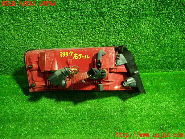 1UPJ-9233371530]アウディ・A5(8TCDNF)右テールランプ 中古_3