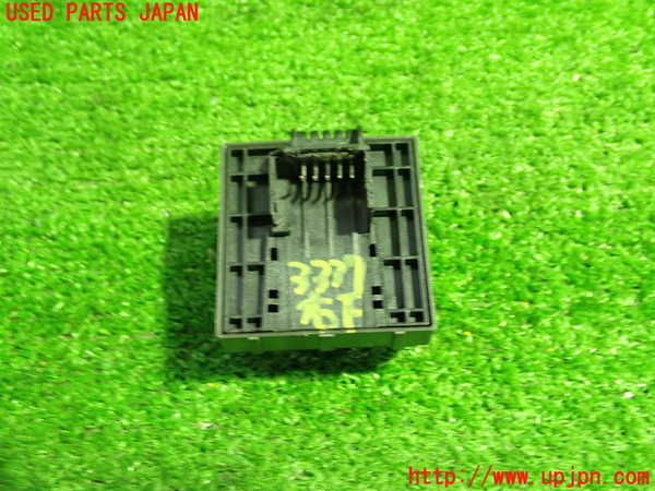 1UPJ-9233376240]アウディ・A5(8TCDNF)右パワーウィンドウスイッチ 中古_2