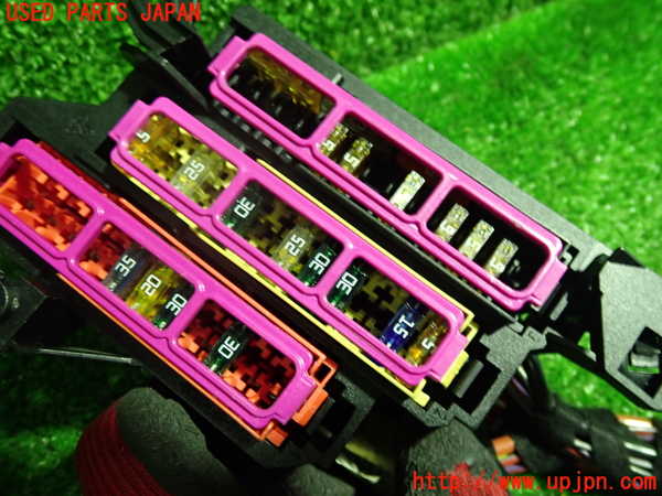 1UPJ-9233376742]アウディ・A5(8TCDNF)ヒューズボックス2 中古_2