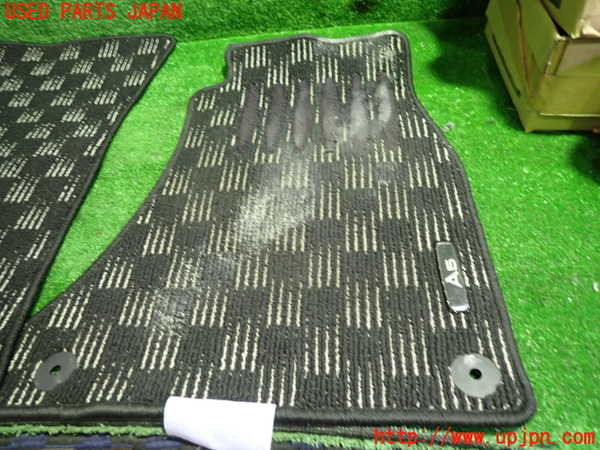 1UPJ-9233377800]アウディ・A5(8TCDNF)フロアマット 中古_2