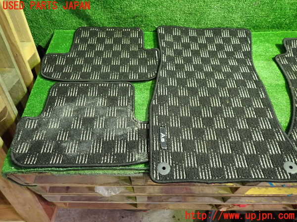 1UPJ-9233377800]アウディ・A5(8TCDNF)フロアマット 中古_3