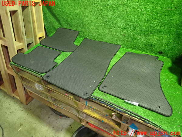 1UPJ-9233377800]アウディ・A5(8TCDNF)フロアマット 中古_4