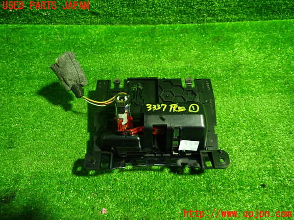 1UPJ-9233377821]アウディ・A5(8TCDNF)灰皿1 中古_3