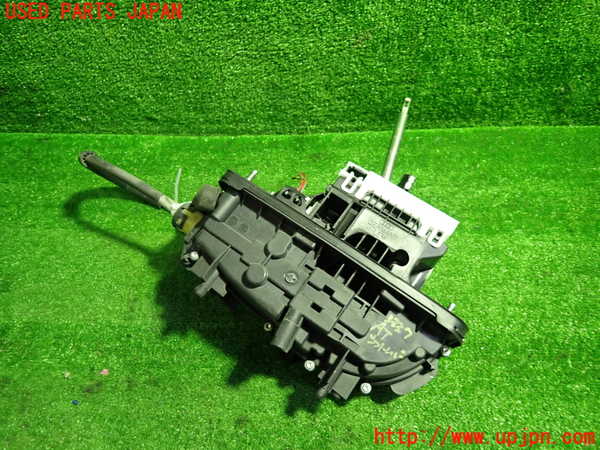 1UPJ-9233377555]アウディ・A5(8TCDNF)ATシフトレバー 中古_3