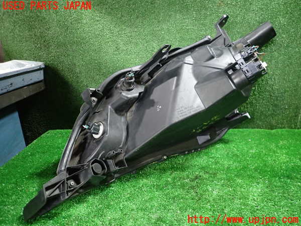 1UPJ-9233381130]カローラ アクシオ(NZE161)右ヘッドライト ハロゲン 中古_3