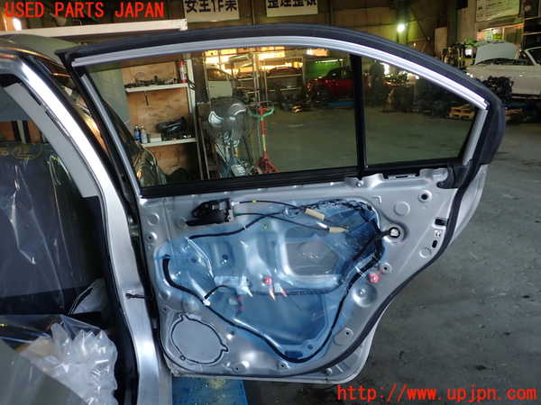 1UPJ-9233381290]カローラ アクシオ(NZE161)右後ドア 中古 NSG M3O8_4