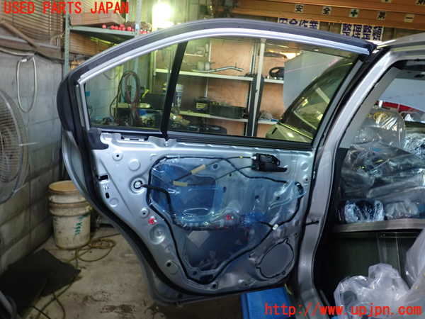 1UPJ-9233381320]カローラ アクシオ(NZE161)左後ドア 中古 NSG M3O8_4