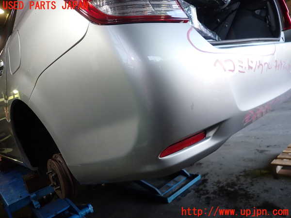 1UPJ-9233381610]カローラ アクシオ(NZE161)リアバンパー 中古_4