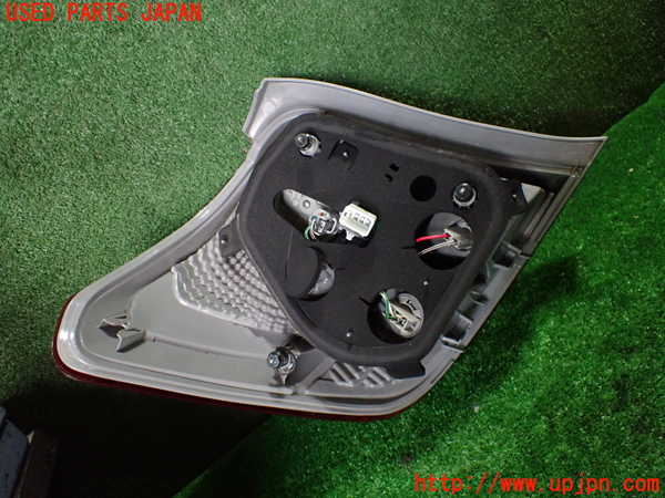 1UPJ-9233381530]カローラ アクシオ(NZE161)右テールランプ 中古_4
