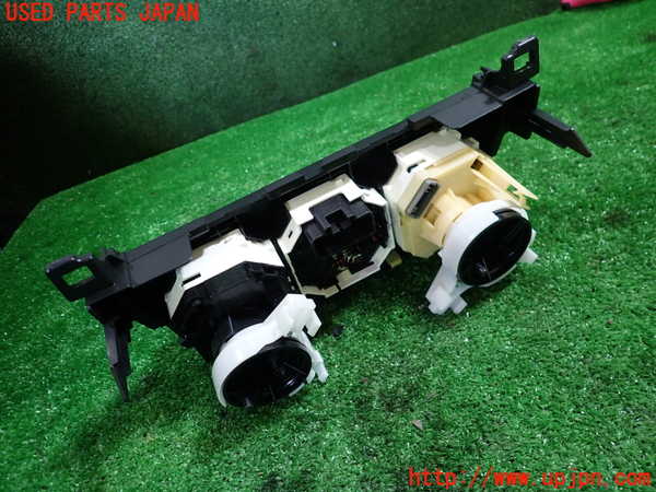 1UPJ-9233386066]カローラ アクシオ(NZE161)エアコンスイッチ1 中古_3