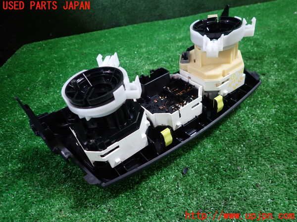 1UPJ-9233386066]カローラ アクシオ(NZE161)エアコンスイッチ1 中古_4
