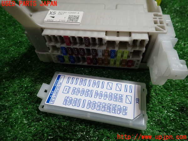 1UPJ-9233386741]カローラ アクシオ(NZE161)ヒューズボックス1 中古_3