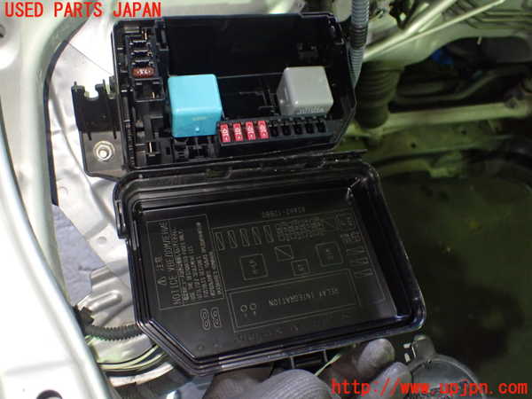 1UPJ-9233386743]カローラ アクシオ(NZE161)ヒューズボックス3 中古_2