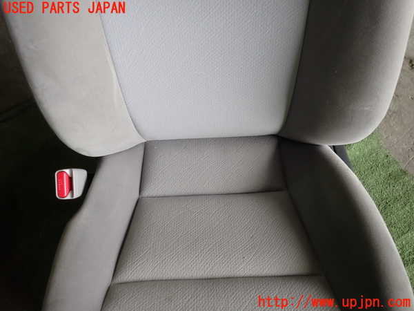 1UPJ-9233387065]カローラ アクシオ(NZE161)助手席シート 中古_3