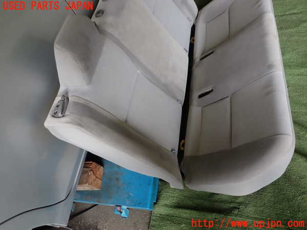 1UPJ-9233387385]カローラ アクシオ(NZE161)リアシート 中古_2