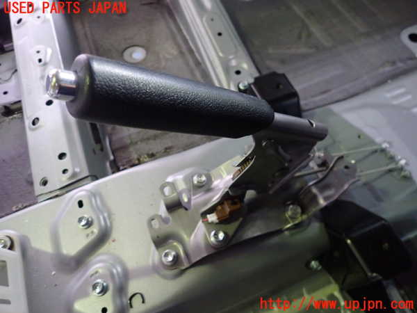 1UPJ-9233387550]カローラ アクシオ(NZE161)サイドブレーキレバー 中古_2