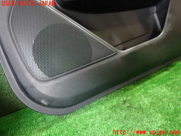 1UPJ-9233381234]カローラ アクシオ(NZE161)右前ドア内張り 中古_3