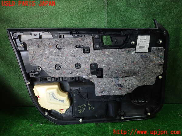 1UPJ-9233381234]カローラ アクシオ(NZE161)右前ドア内張り 中古_4