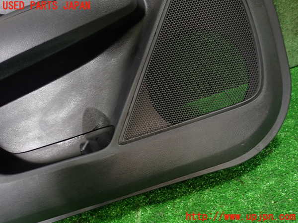 1UPJ-9233381264]カローラ アクシオ(NZE161)左前ドア内張り 中古_3